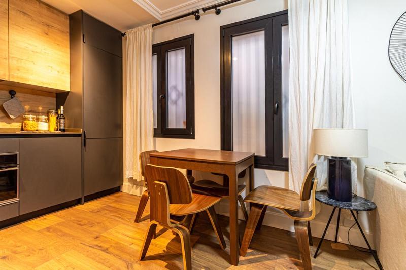 Realbites Accommodations Madrid Exteriör bild