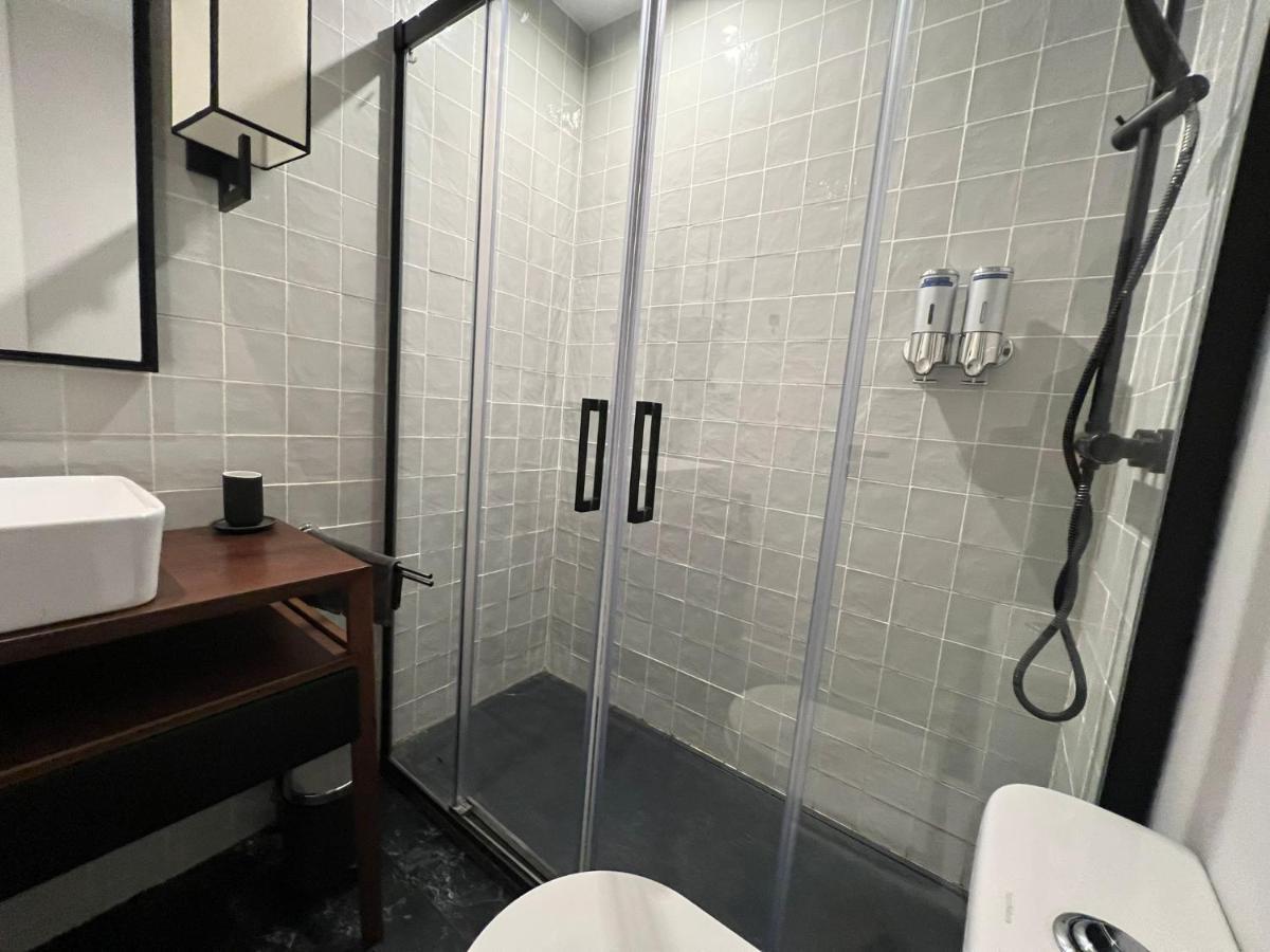 Realbites Accommodations Madrid Exteriör bild